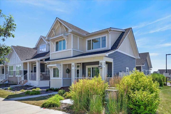 Property Photo:  9 Drake Landing Square  AB T1S 0R4 