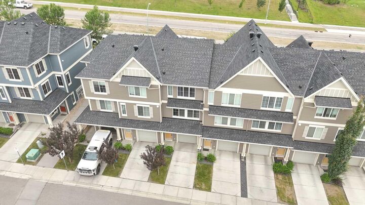 Property Photo:  43 Kinlea Common NW  AB T3R 0S2 