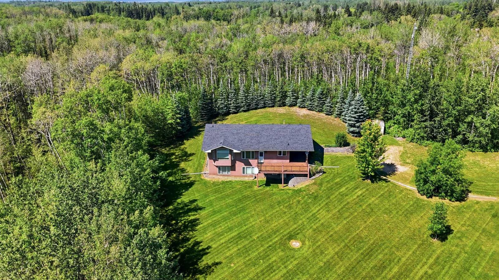 Property Photo: 14043 Township Road 422 AB T0C 2J0