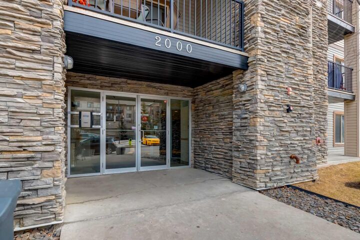 Property Photo:  8 Bridlecrest Drive SW 2128  AB T2Y 0H7 