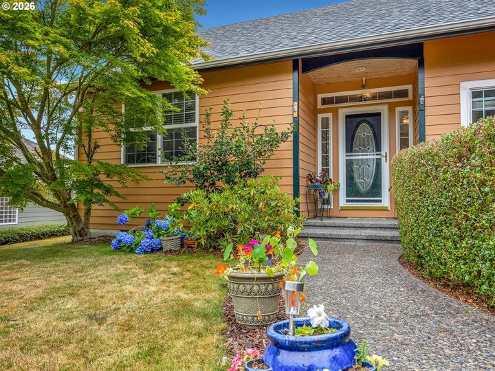 Property Photo:  1720 Cooper St  OR 97138 