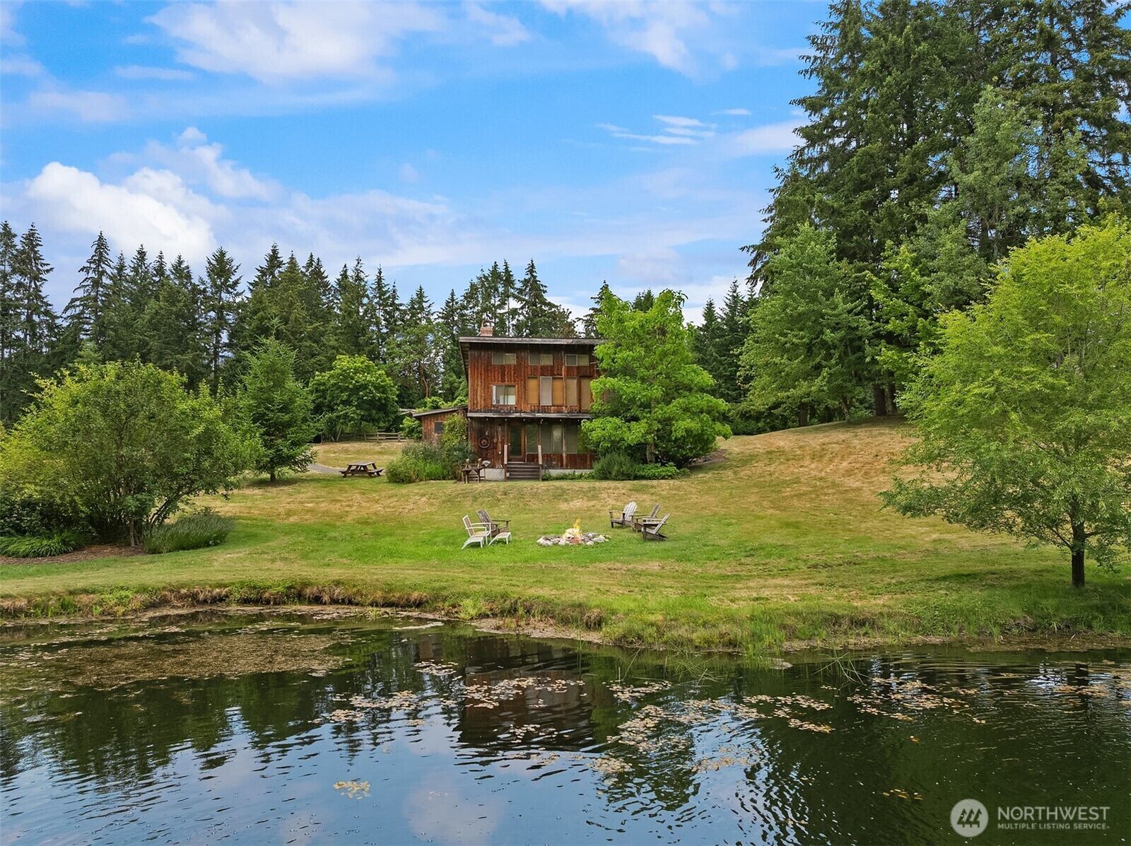Property Photo:  7035  High School Road NE  WA 98110 