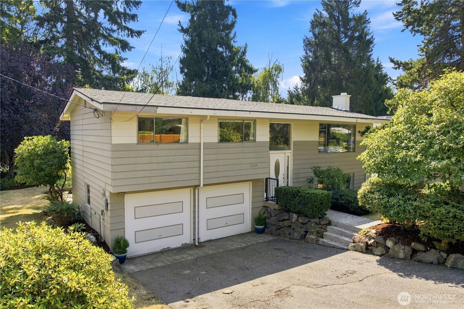 Property Photo: 10634 32nd Avenue SW WA 98146