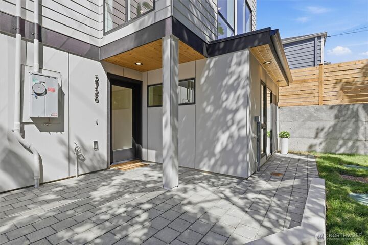 Property Photo: 2726 NE Blakeley Street WA 98105