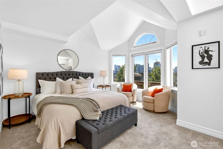Property Photo:  402  Aloha Street  WA 98109 