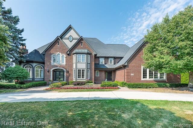 Property Photo:  5575 Murfield Drive  MI 48306 