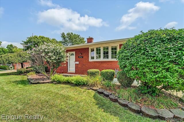 Property Photo: 29749 Ailanthus Drive MI 48134