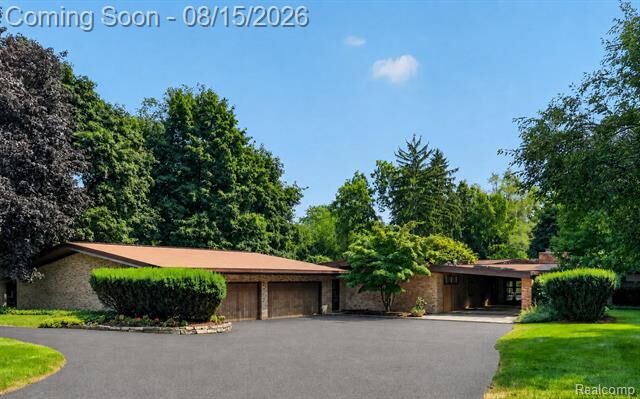 Property Photo: 1425 Clarendon Road MI 48302