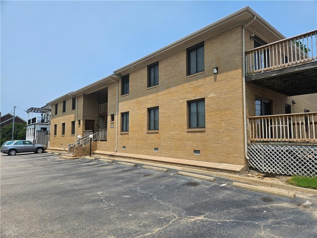 Property Photo:  405 32nd St 203  VA 23451 