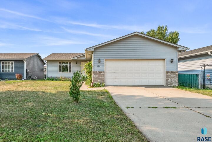 Property Photo:  1301 E 70th St N N  SD 57104 