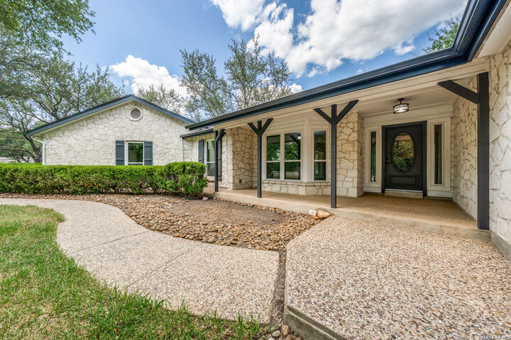 Property Photo: 111 E Oak Estates Dr TX 78260