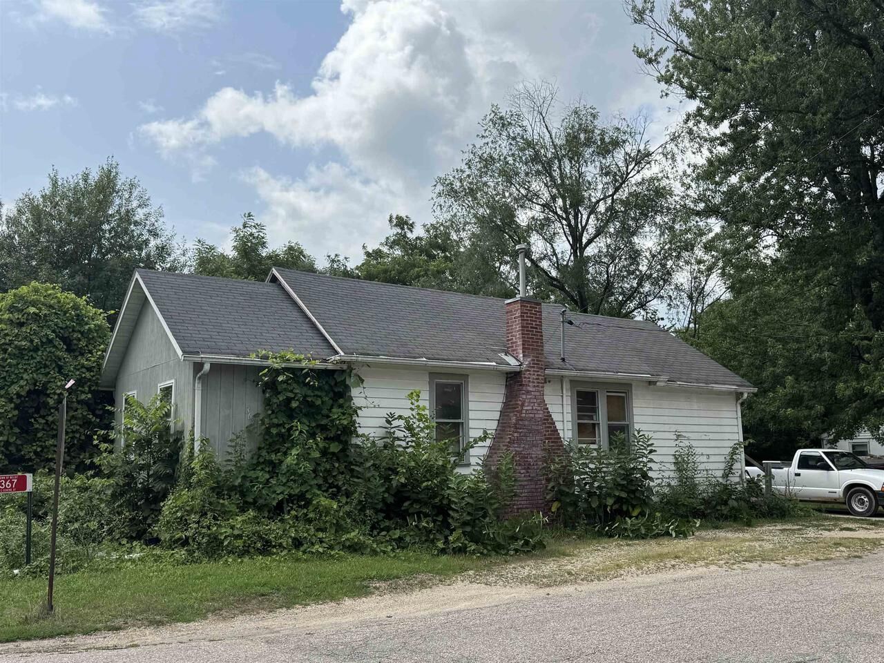 Property Photo:  367 E Centre Street  WI 53511 