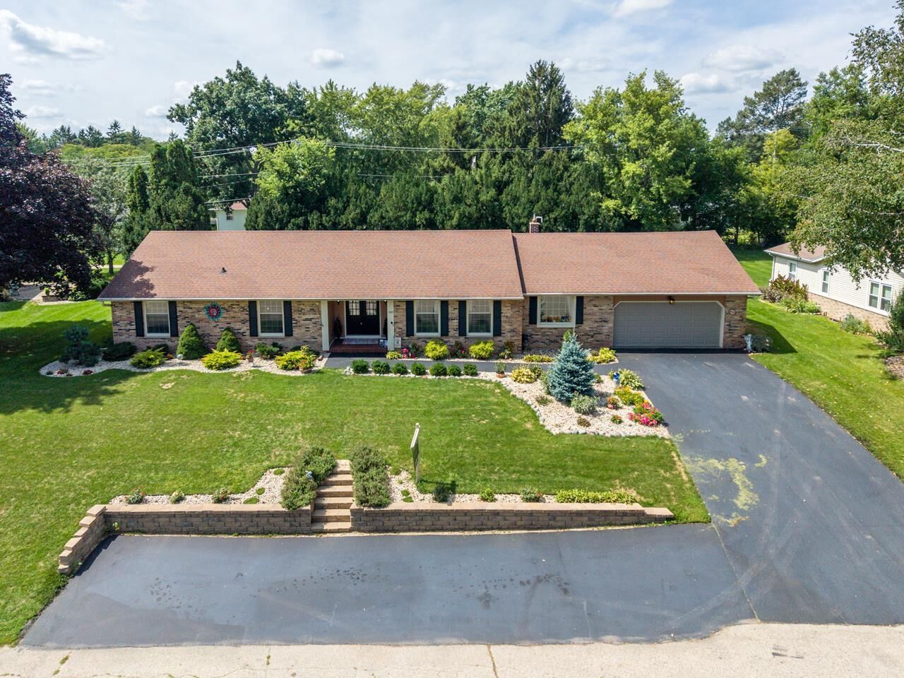 Property Photo: 1903 Eastwood Avenue WI 53545