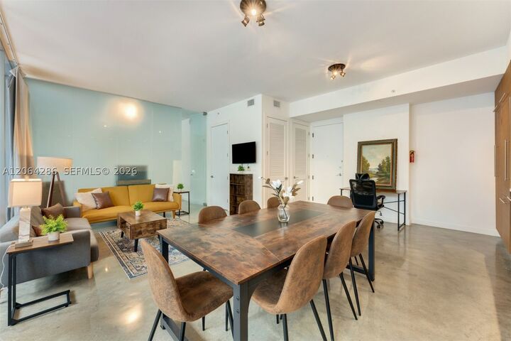 Property Photo: 250 NW 24th St 2B FL 33127