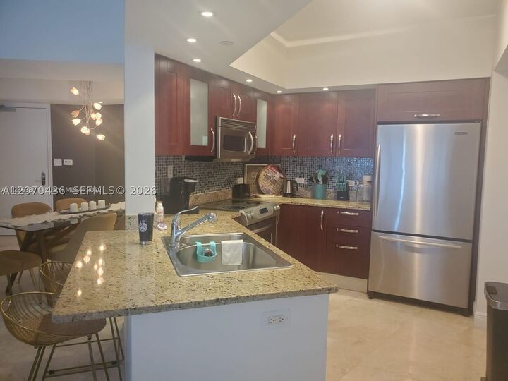 Property Photo:  19900 E Country Club Dr 607  FL 33180 