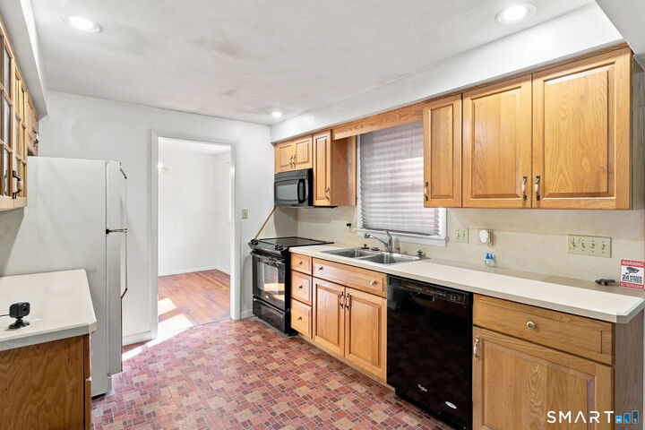 Property Photo:  979 Farmington Drive  CT 06410 