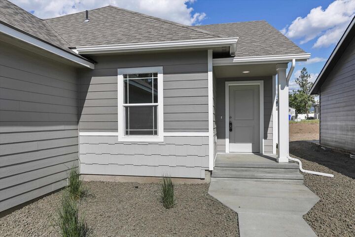 Property Photo: 609 S Manifold Ln WA 99016