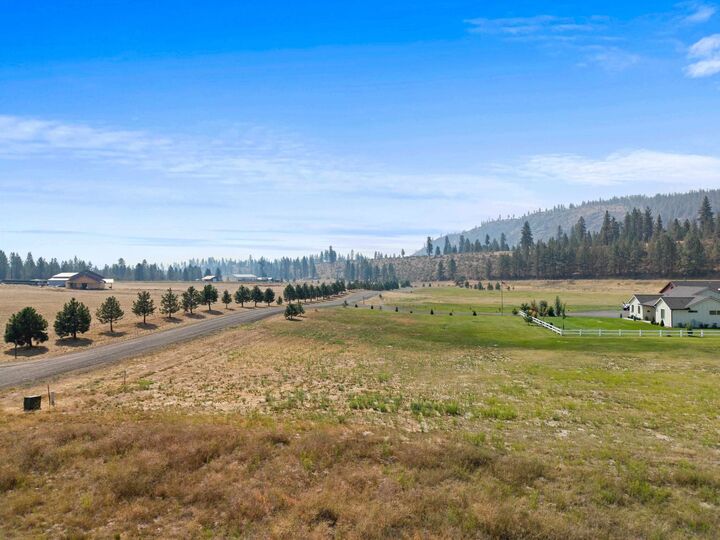 Property Photo:  40289 N Barbara Ln  WA 99122 