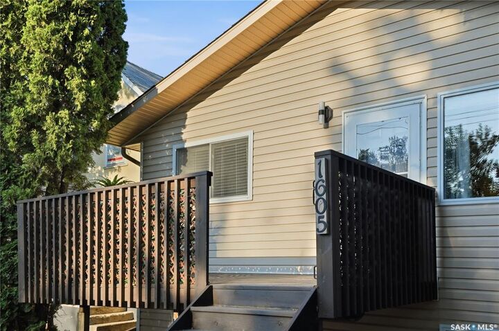 Property Photo:  1605 Central Avenue  SK S7N 2T4 
