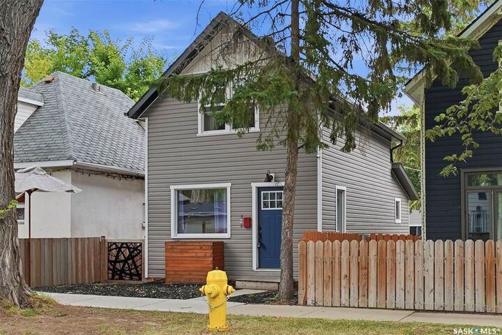 Property Photo: 420 I Avenue S SK S7M 1Y4