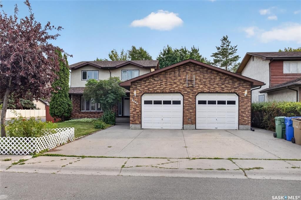Property Photo:  2054 Braun Bay  SK S4V 0M4 