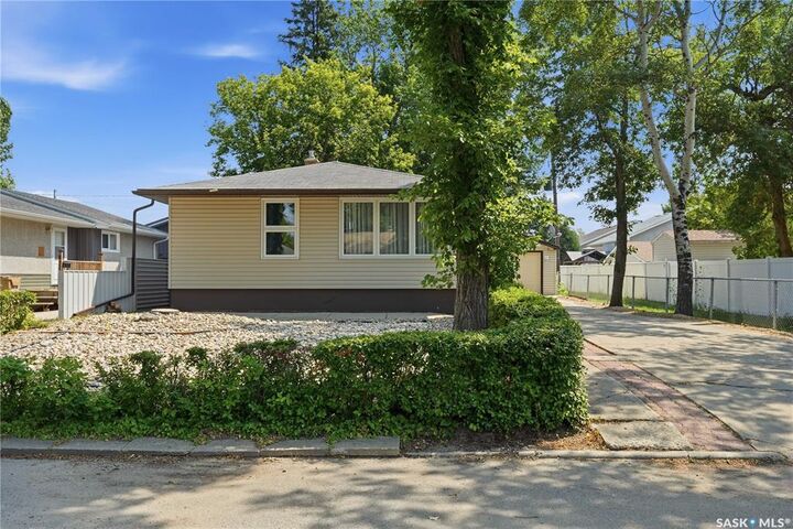 Property Photo:  323 Toronto Street N  SK S4R 2T7 