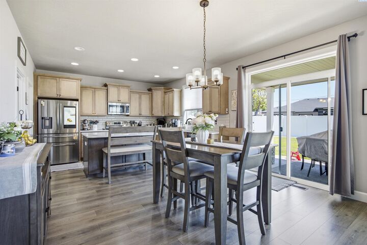 Property Photo: 7208 Cerulean Ct WA 99301