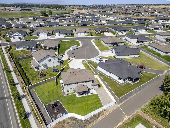Property Photo: 7208 Cerulean Ct WA 99301
