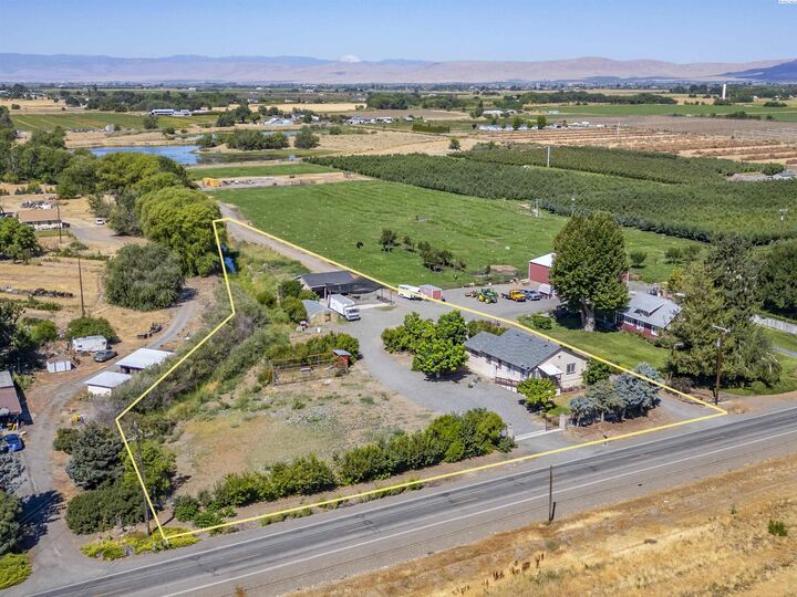 Property Photo: 1180 S Wapato Road WA 98951