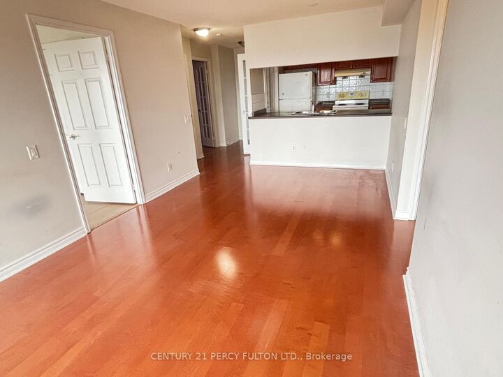 Property Photo:  8 Mondeo Drive 1101  ON M1P 5C7 