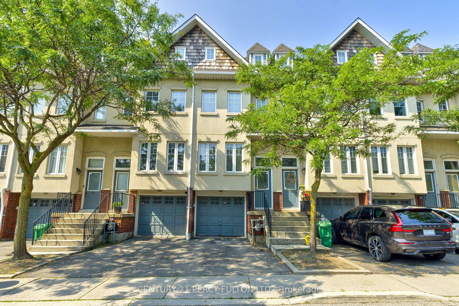 Property Photo: 800 Dundas Street W 17 ON L5C 4S8