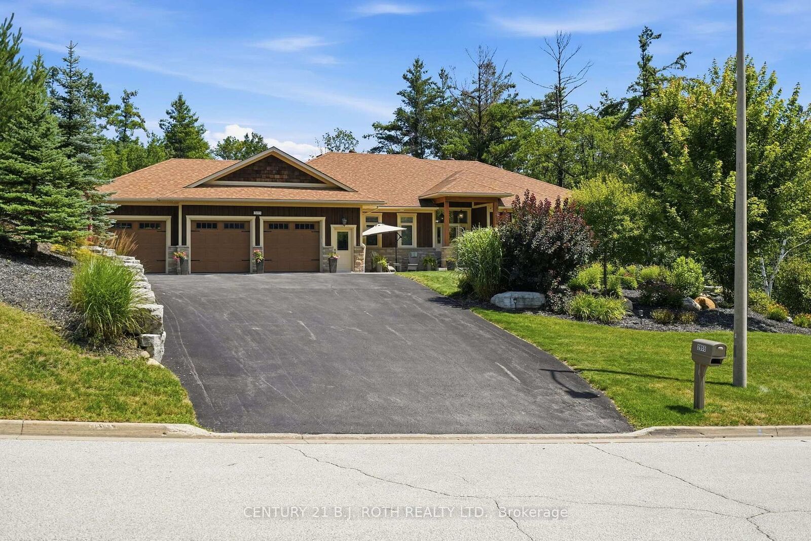 Property Photo: 2055 Forest Valley Drive ON L9S 4A4