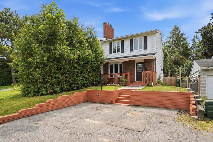 Property Photo: 178 McClellan Road ON K2H 5W1