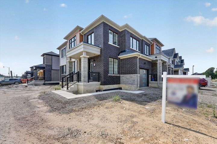 Property Photo:  45 International Drive  ON N3W 0K7 