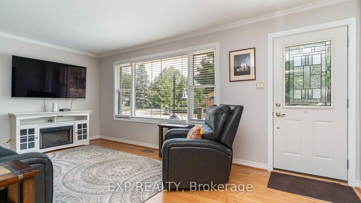 Property Photo:  295 Tweedsmuir Avenue  ON N5W 1L5 