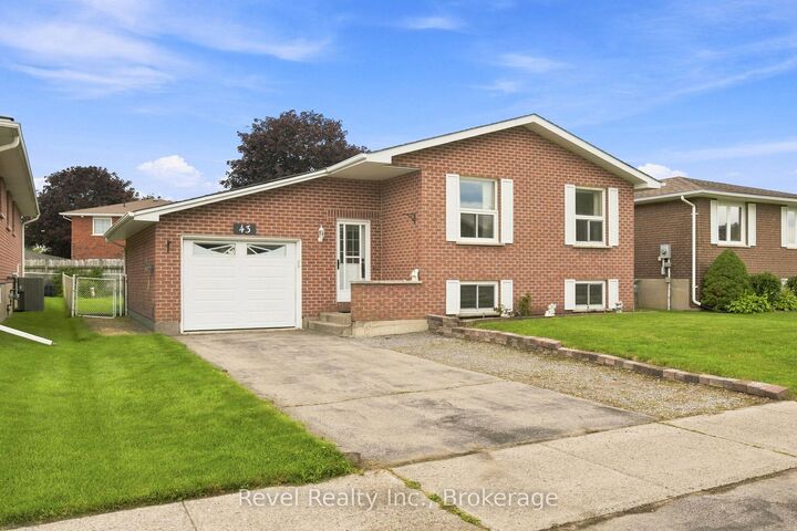 Property Photo:  43 Wilson Avenue  ON K9V 5S3 