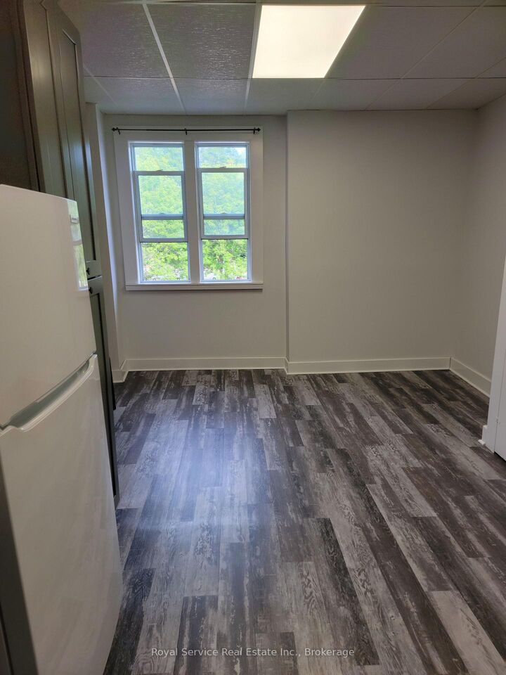 Property Photo:  18 Walton Street #2  ON L1A 1M9 