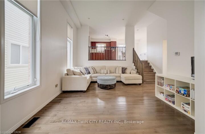 Property Photo: 67 Chantilly Street ON N2R 1V3