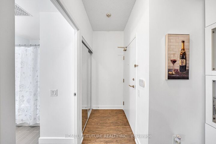 Property Photo: 33 Singer Court 2507 ON M2K 0B4