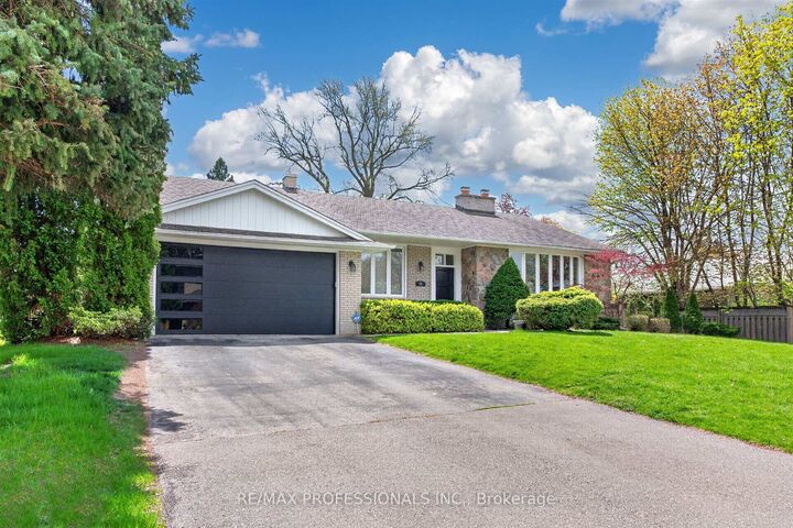 Property Photo: 23 Ravensbourne Crescent ON M9A 2A9