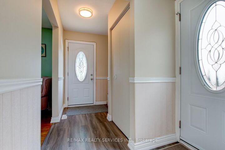 Property Photo:  21 Finchgate Boulevard  ON L6T 3H7 