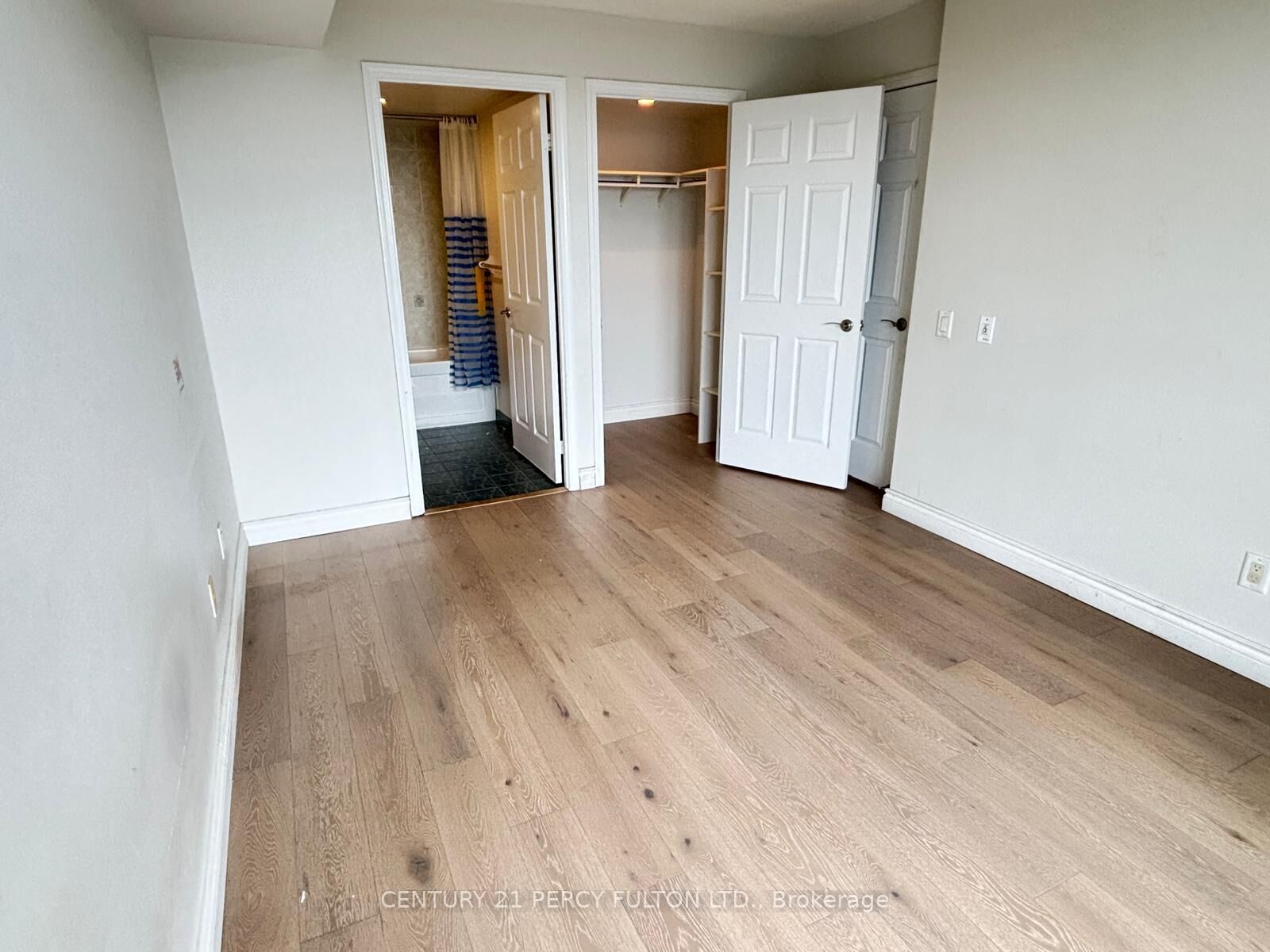 Property Photo:  8 Mondeo Drive 1101  ON M1P 5C7 