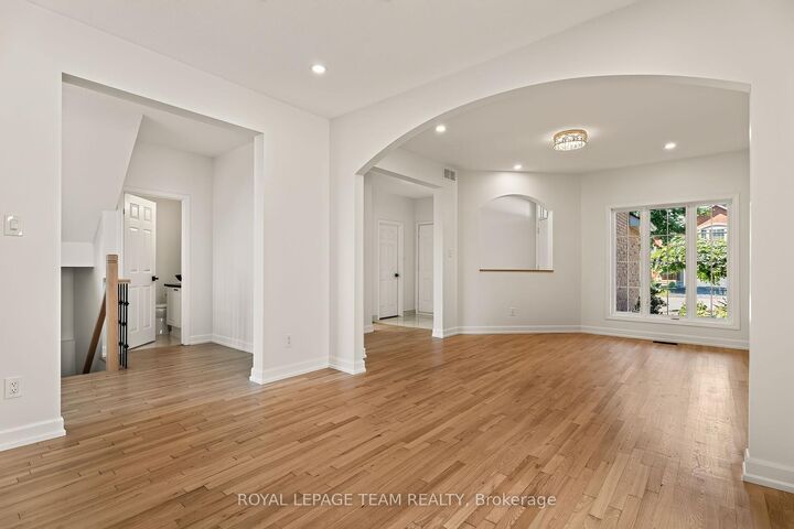 Property Photo: 28 Borealis Crescent ON K1K 4T4