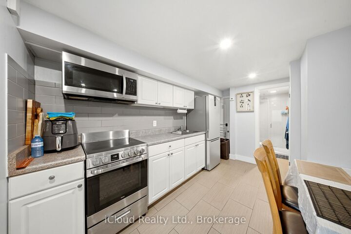 Property Photo: 1226 Lansdowne Avenue Basement ON M6H 3Z8