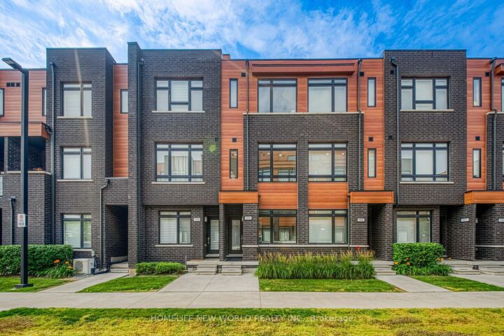 Property Photo:  370D Red Maple Road 99  ON L4C 5T4 