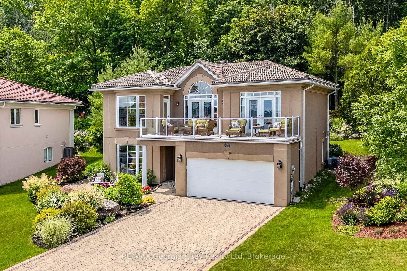 Property Photo: 422 Aberdeen Boulevard ON L4R 5L8