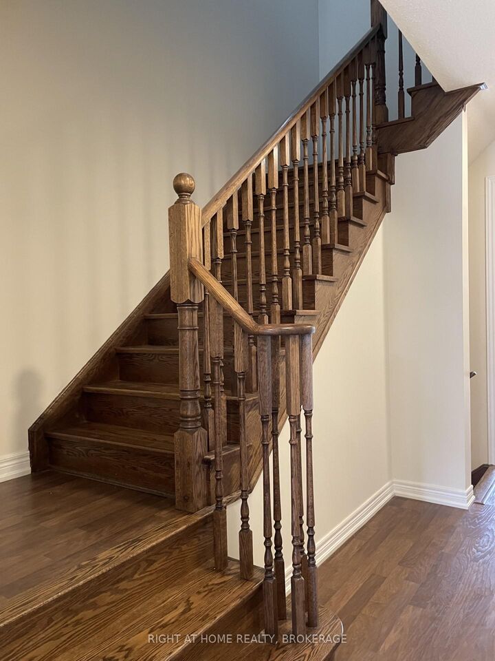 Property Photo:  3211 Edwyna Drive  ON L5M 0V3 