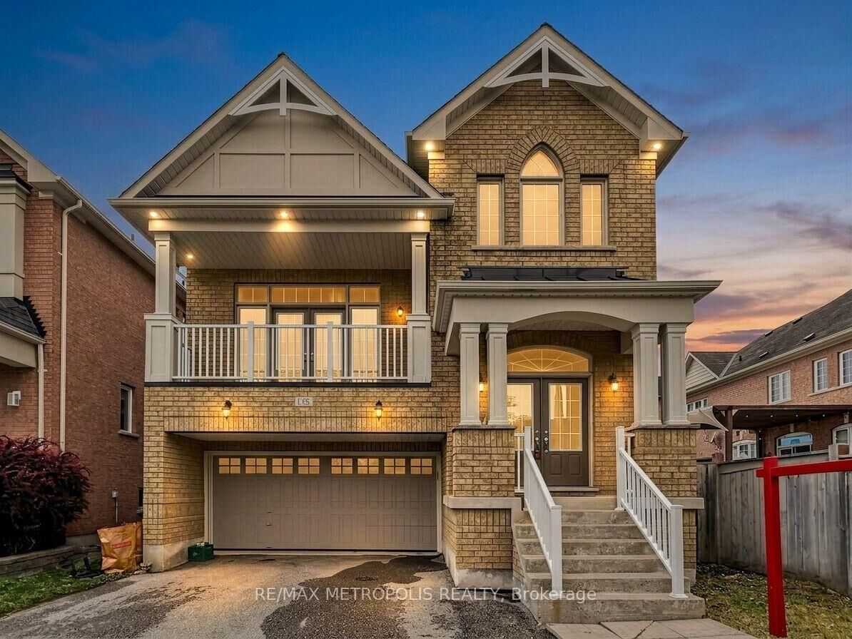 Property Photo:  138 Yakefarm Boulevard  ON L4A 0R8 