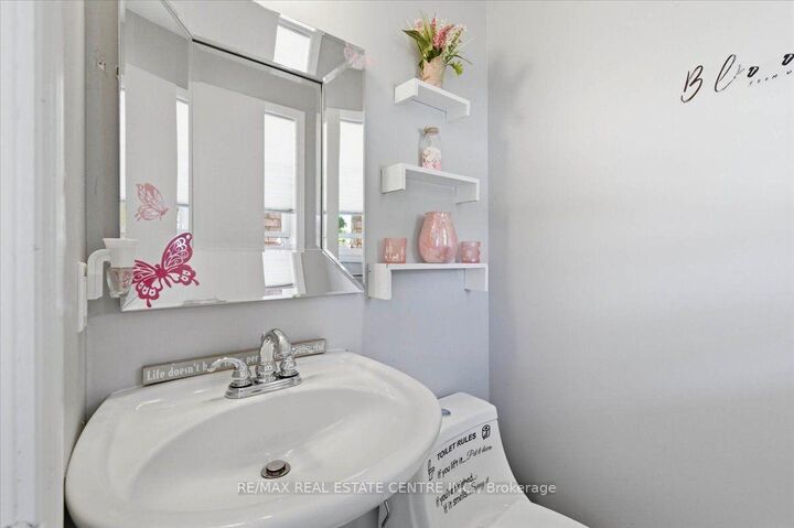 84 Westmeadow Drive 1 — photo 1