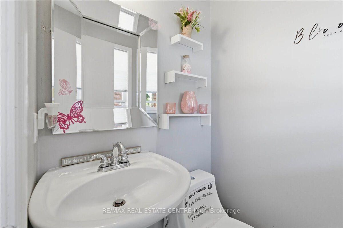 Property Photo:  84 Westmeadow Drive 1  ON N2N 3P1 